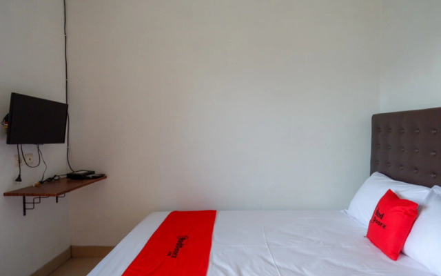 RedDoorz Syariah near Universitas Muhammadiyah Surakarta