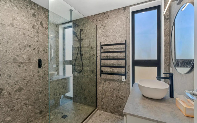 Mountain Escape - Cromwell Downstairs Holiday Apartment