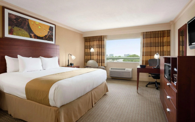 DoubleTree by Hilton Hotel Dallas – Love Field