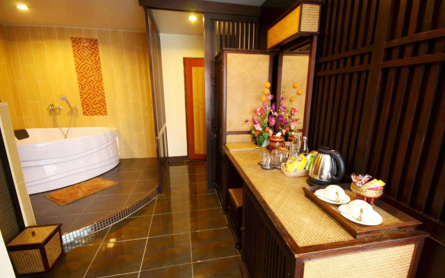 CM Night Bazaar Boutique Hotel
