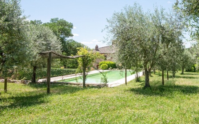 Alluring Apartment in Rapolano Terme with Swimming Pool
