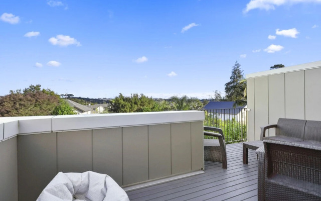 Super Chic Apt nr Albany Mall - Carpark