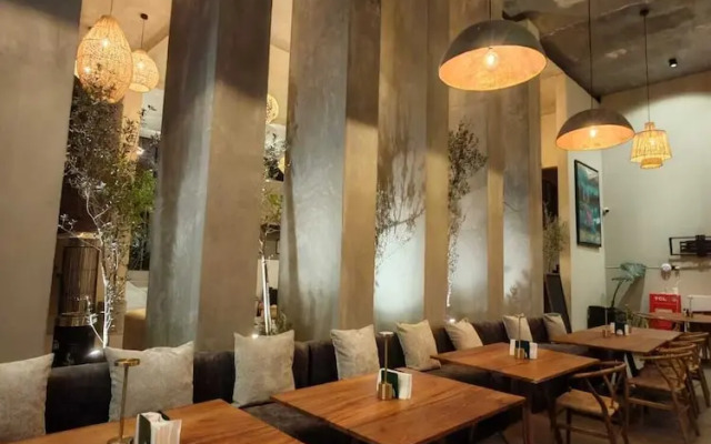 Serenzzo Hotel & Cuisine