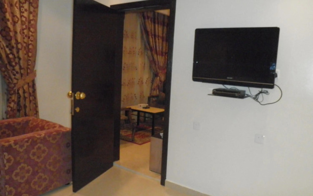 Marina Royal Hotel Suites