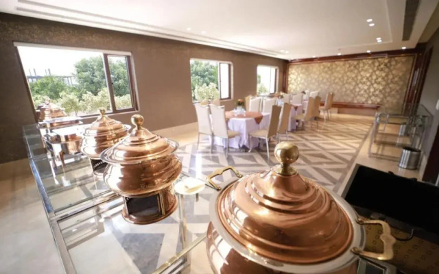 Hotel Rajmahal