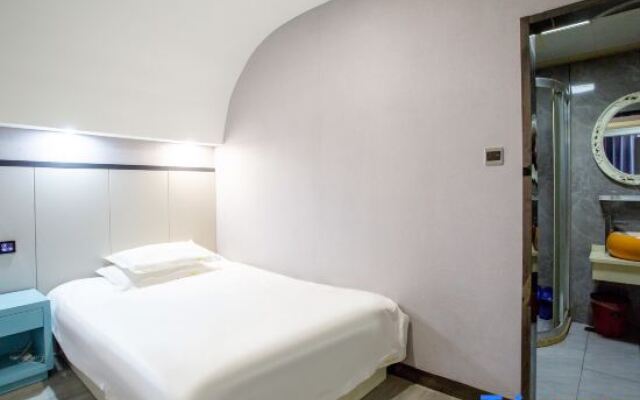 Yixin Hotel (Shanghai Guilin Road Subway Station)
