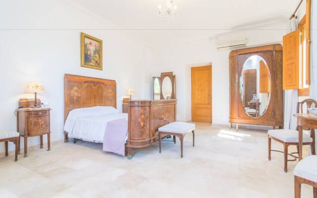 ES Senyors DE SON Amora