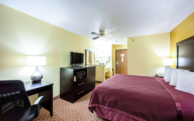 Rodeway Inn & Suites