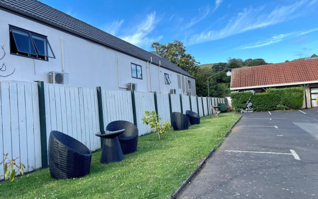 Tudor Court Motor Lodge