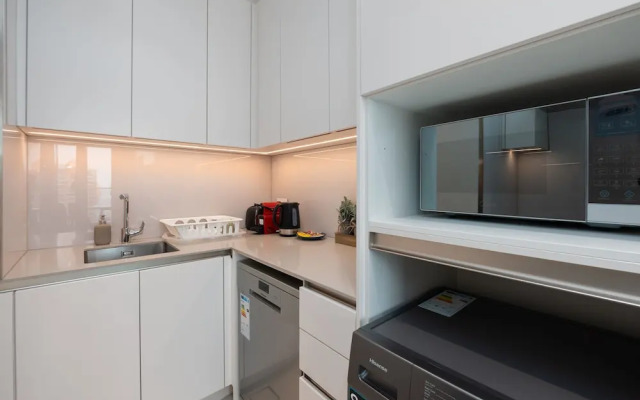 Chic Minimalist 1BR in Address JBR