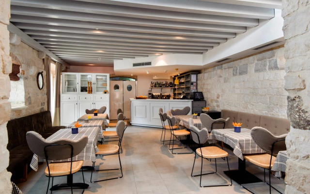 XII Century Heritage Hotel