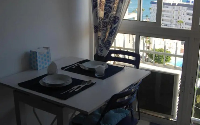 M3 904 Azul Mediterráneo bonito y confortable estudio