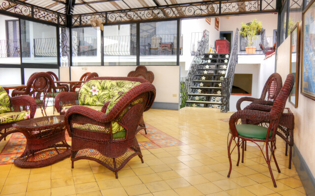 Santo Tomas Hotel