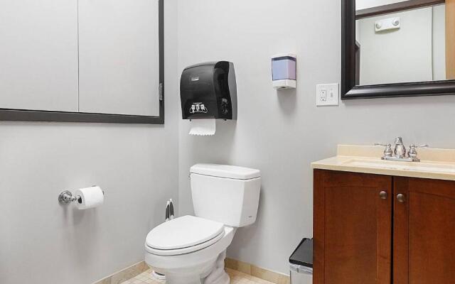 Studio Ready 4 Students & Traveling Professionals! 310