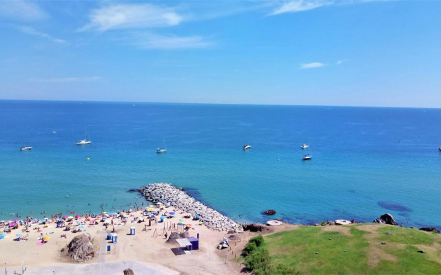 Bianca Seaview & Beach Apartment