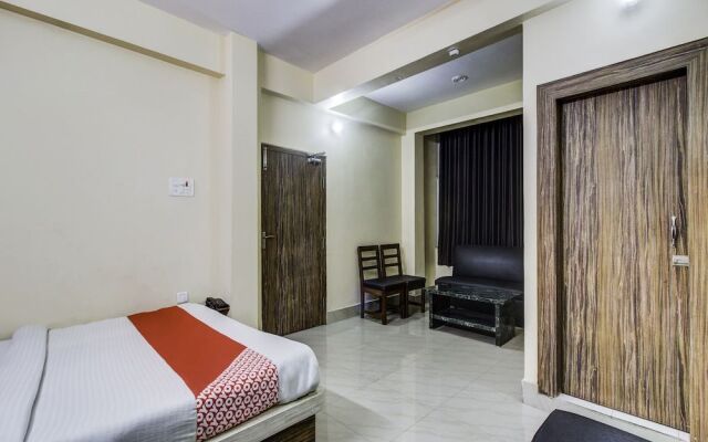 OYO 27698 Hotel Navneet Residency