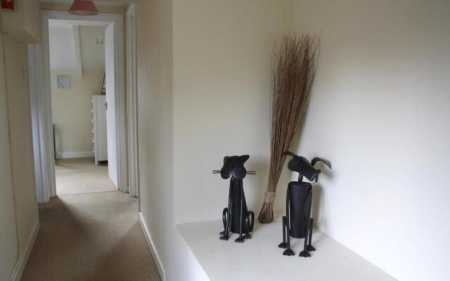 Walkers Court By Treetop Property