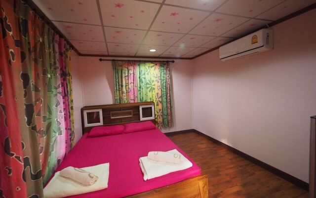 Urawadee Homestay Khiri Wong