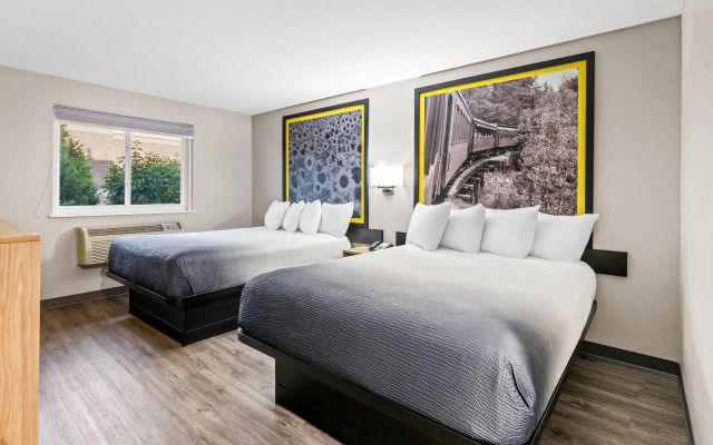 Super 8 by Wyndham Lewiston Auburn Area