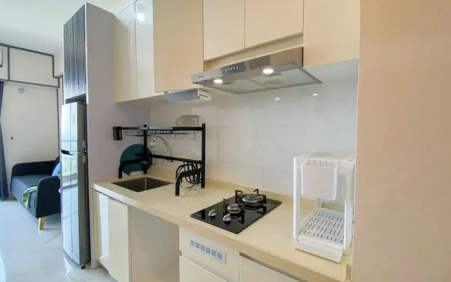 Relaxing And Strategic 2Br At Sky House Bsd Apartment