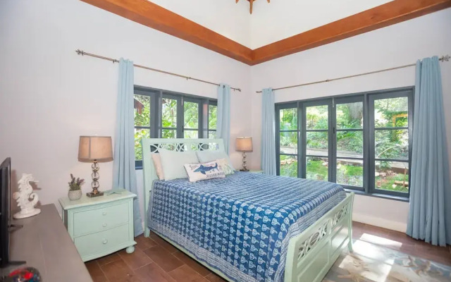 Casa Catarata 3 Bedroom Home by RedAwning