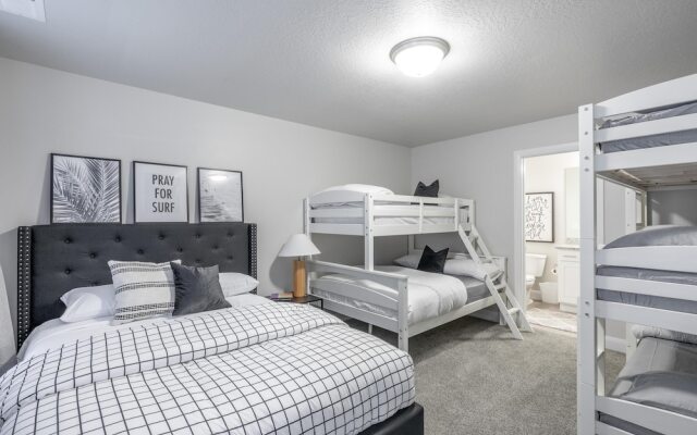 Poolside Escape At The Ledges