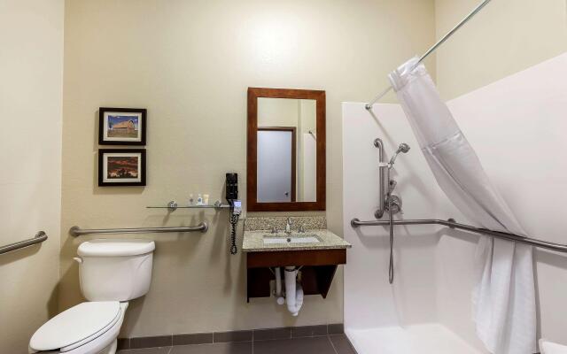 Comfort Inn & Suites Near University of Wyoming