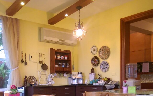 Four Seasons B & B
