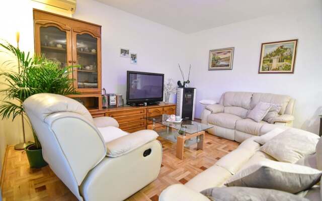 Quaint Holiday Home in Sinj With Private Pool
