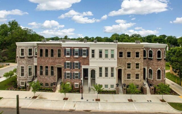 The Brownstone - 1 Block From Dtwn Square