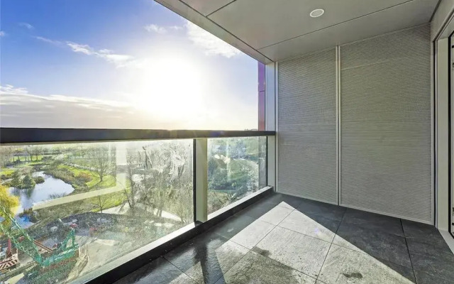 Stunning 2-bedroom Flat With Park View
