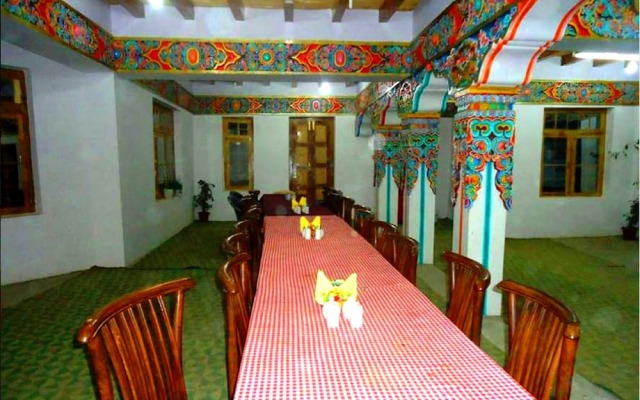 Omasila Hotel