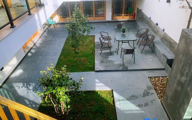 Zhonghan Small Courtyard