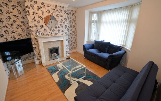 Boutique Hoiday Home In Coventry With Garden