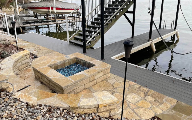 Lavish Lake House, Near Vineyards + Marinas!