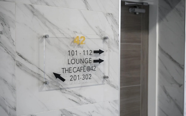 42 Apart-hotel