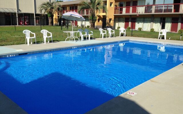 Country Hearth Inn & Suites Hotels