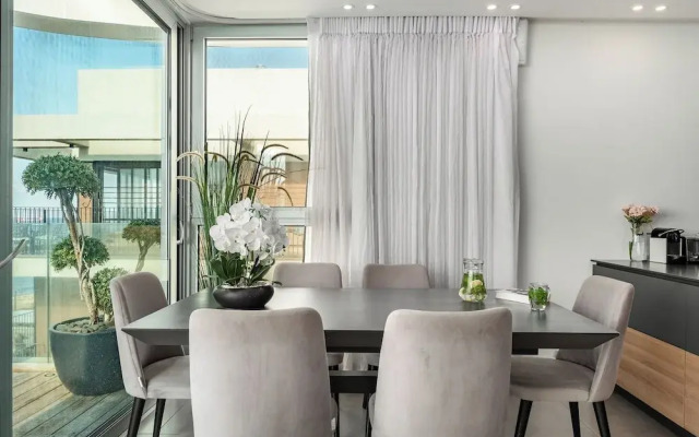 Rooftop Jacuzzi Penthouse by Sea N' Rent