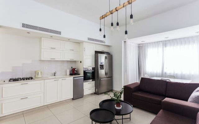 2 bedroom apartment by Hilton Beach