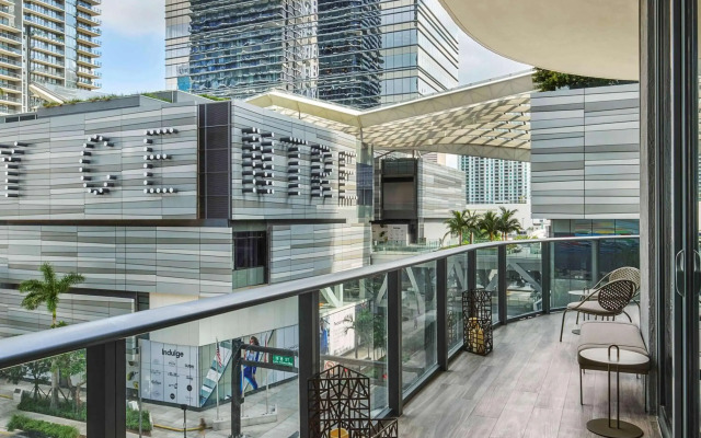 SLS LUX Brickell