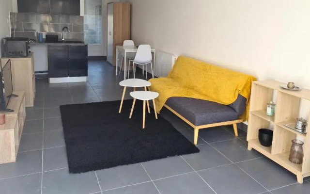 Jolie studio au calme avec jardin privatif.