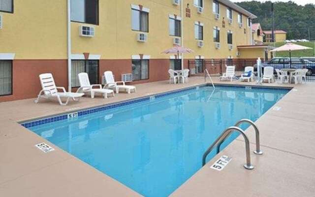 Econo Lodge Cartersville-Emerson Lake Point