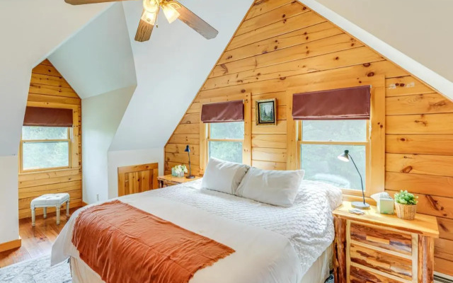 Spacious Wilmington Cabin: Walk to Lake