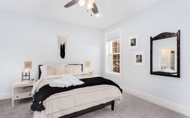 The Brownstone - 1 Block From Dtwn Square