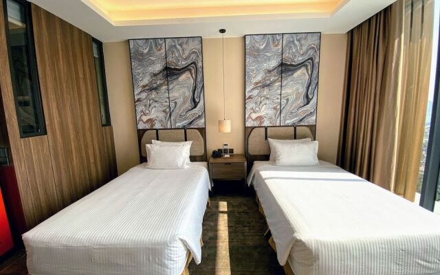 Muong Thanh Luxury Ha Long Centre Hotel