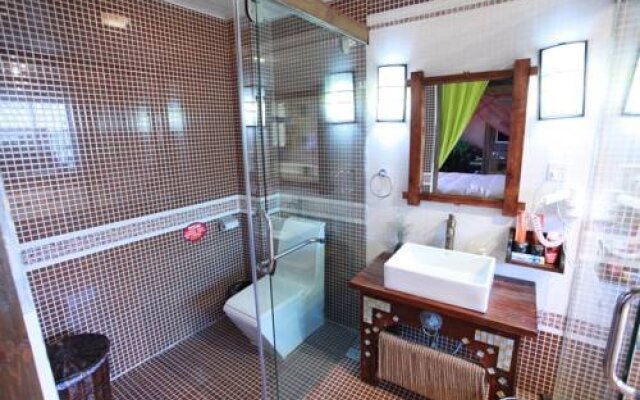 Lijiang Yunjin Yaju Courtyard Hotel