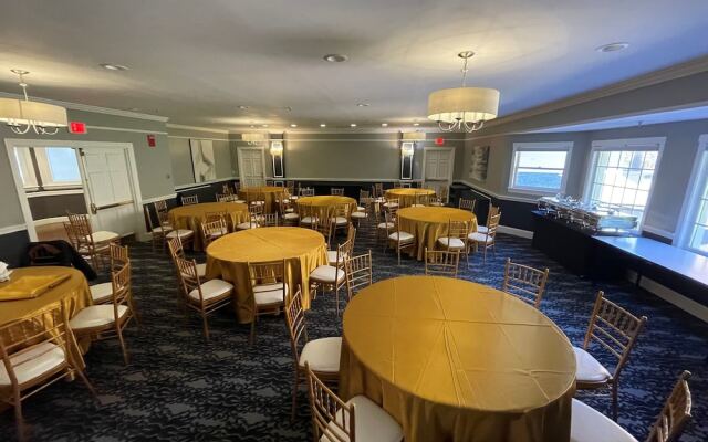 Chateau Merrimack Resort & Spa