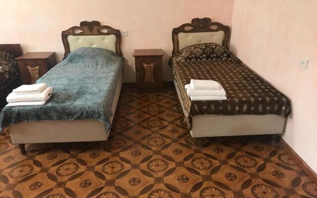 B&B Galstyan 44