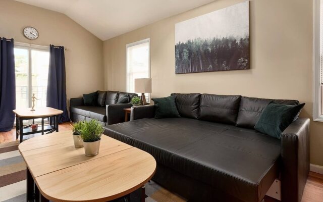 Huge Modern Home 20 mins to NYC