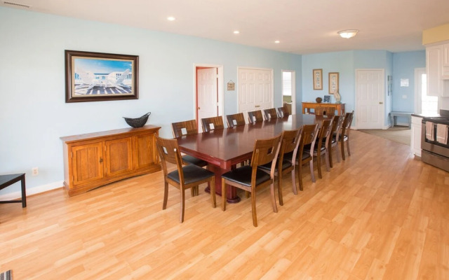 Beach Embassy - 11 Br Home